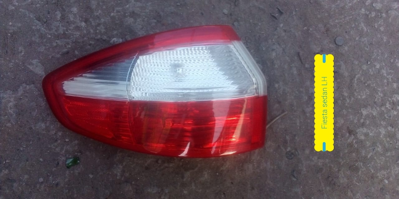 FARO POSTERIOR IZQUIERDO FORD FIESTA SEDAN 2014 AL 2019